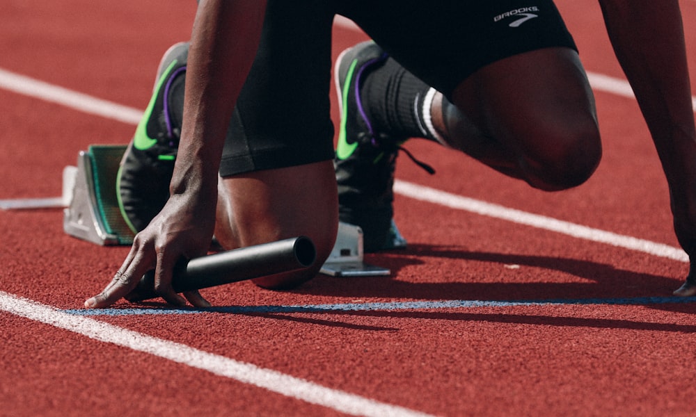 TVT体育团队在现代化数据中心工作的场景，体现平台稳定与安全